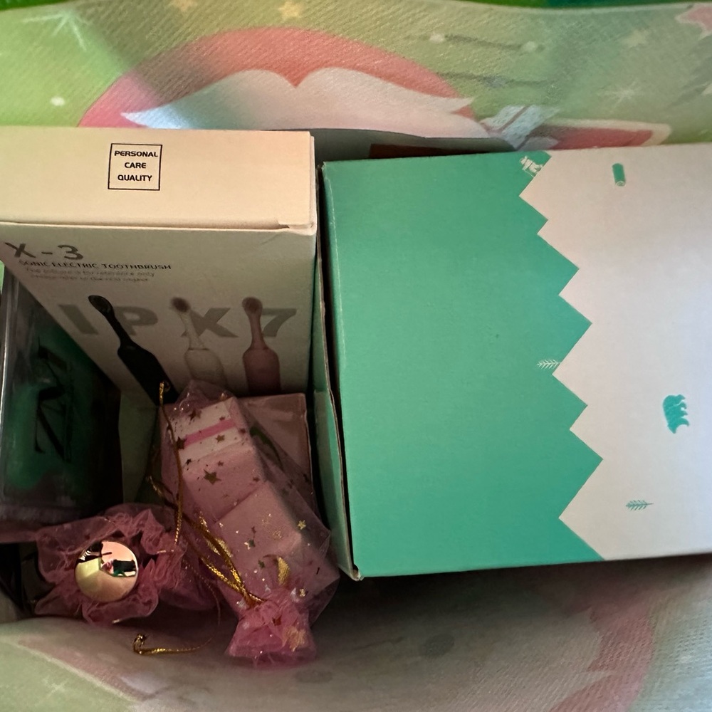 Pillowfort Wake-Up light, headband,retinol face cream, toothbrush & beauty items - Picture 9 of 11